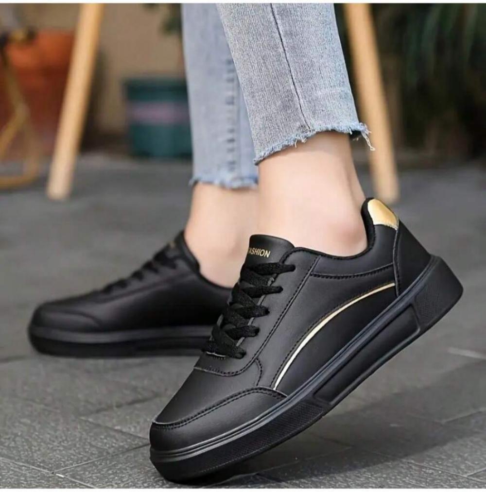 Women White Casual Sneakers, L - огляд і ціна Running Gear Woman