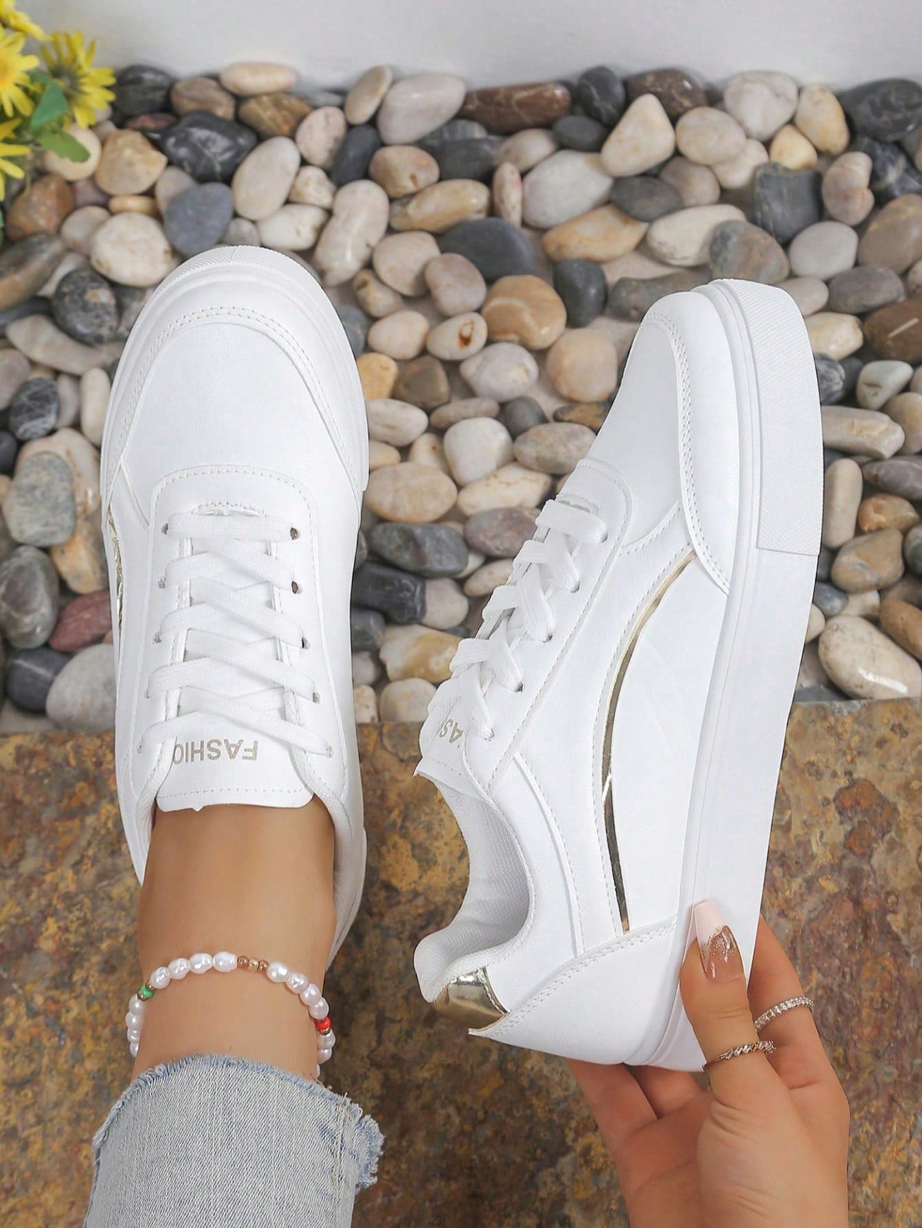 Women White Casual Sneakers, L - огляд і ціна Running Gear Woman